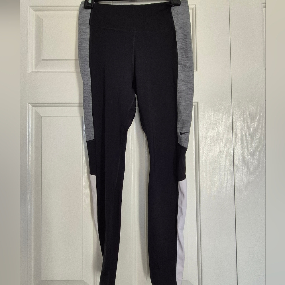 Nike Women Black and Gray Leggings